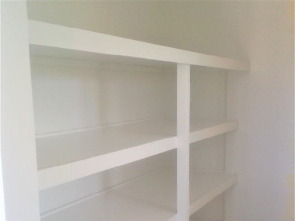 picture of built in timber shelving